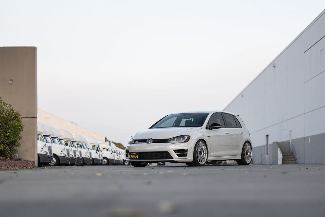 Side profile of 2017 Volkswagen Golf R with wheels