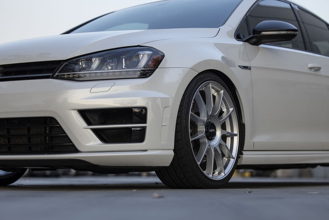 Rear view of 2017 Volkswagen Golf R with wheels