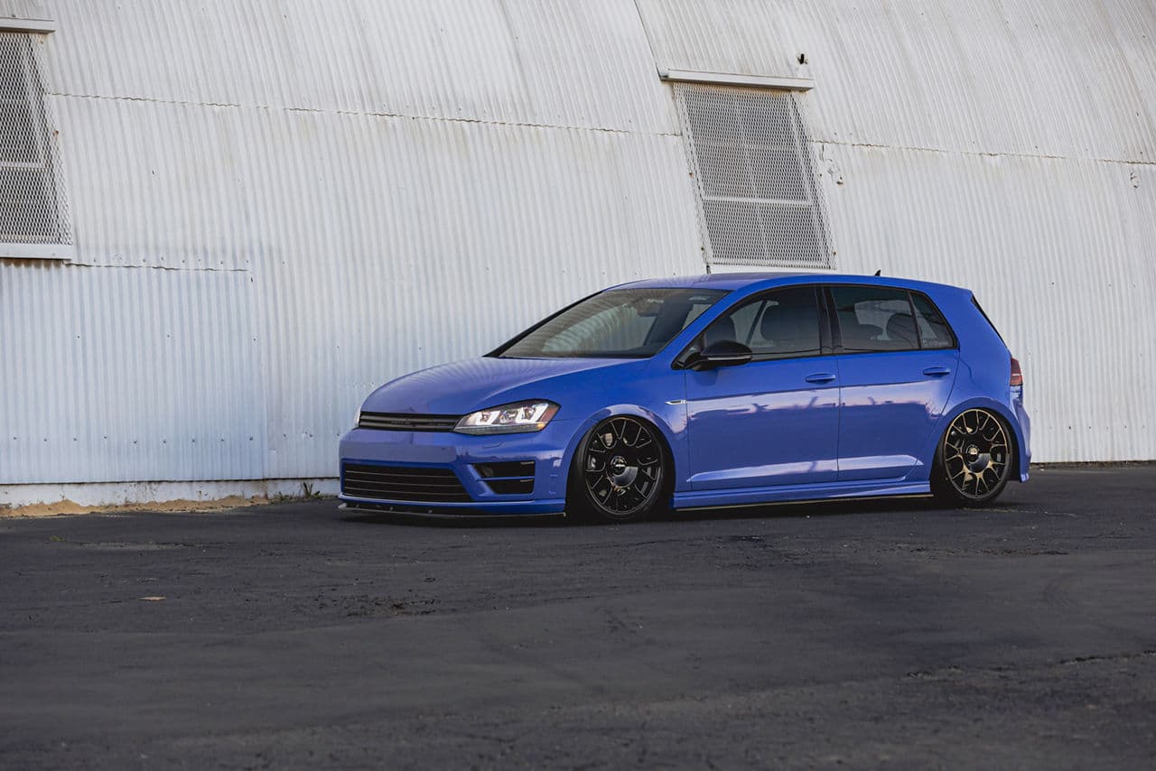 Side profile of 2017 Volkswagen Golf R with wheels