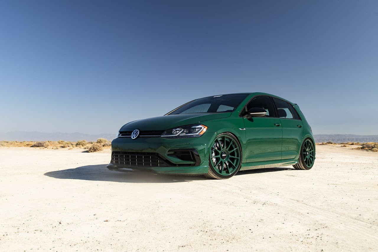Front view of 2017 Volkswagen Golf with wheels