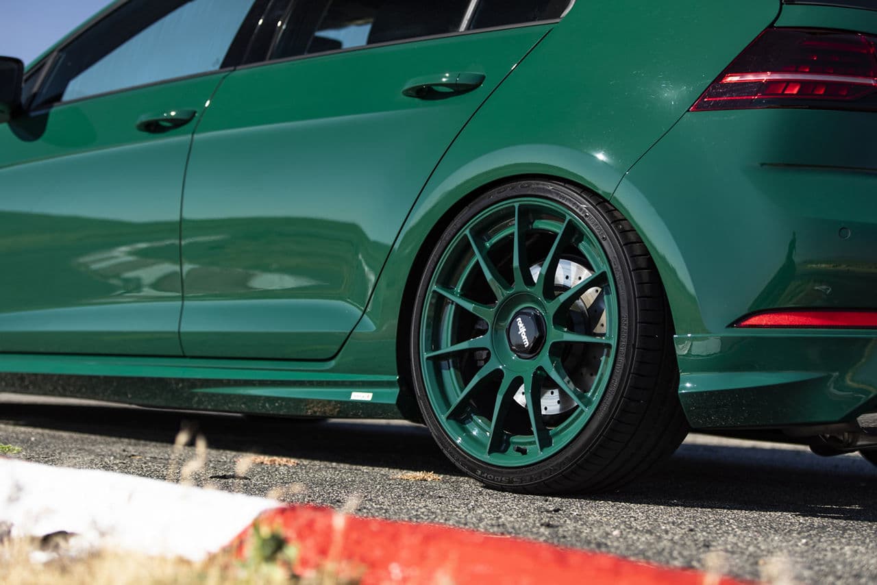 Side profile of 2017 Volkswagen Golf with wheels