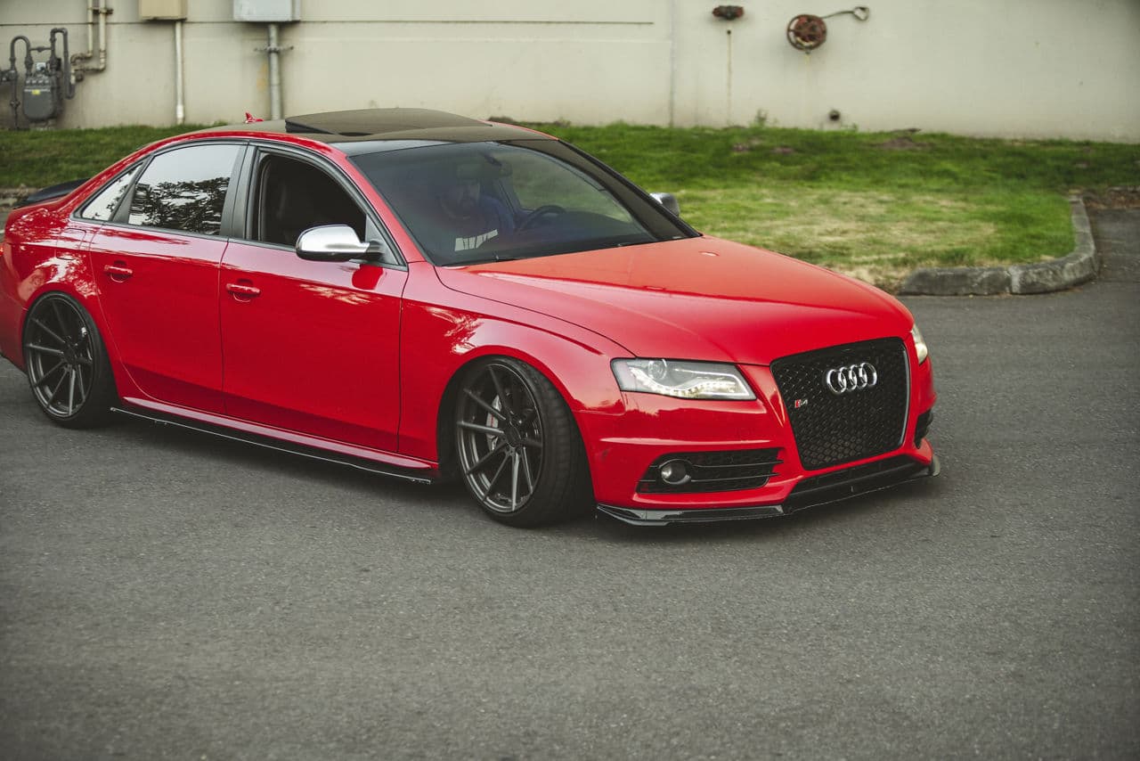Side profile of 2018 Audi S4 with wheels