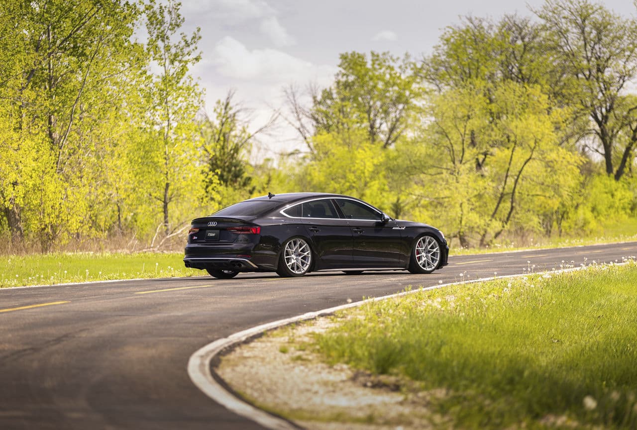 Side profile of 2018 Audi S5 with wheels