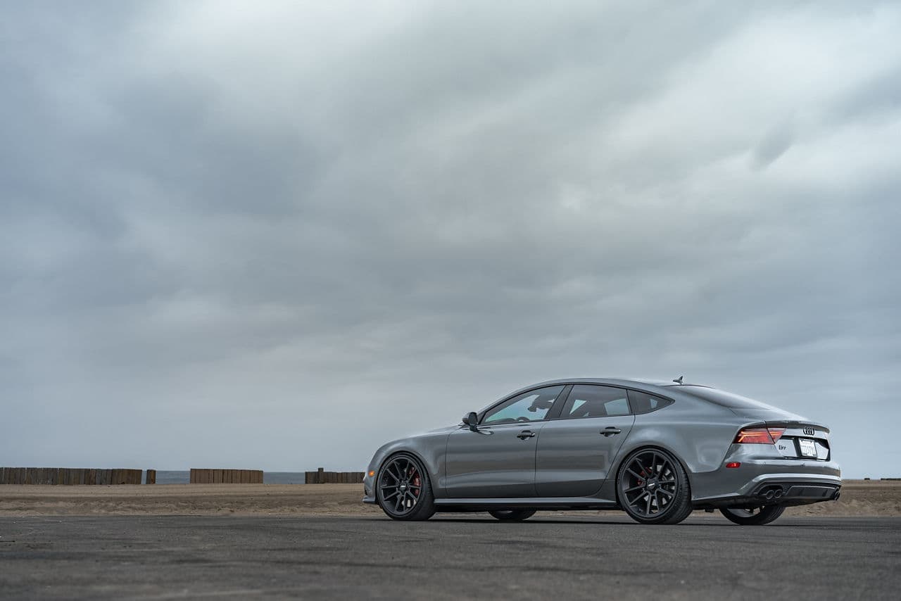 Side profile of 2018 Audi S7 with wheels