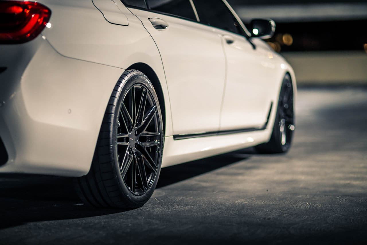 Interior of 2018 BMW 750i with wheels