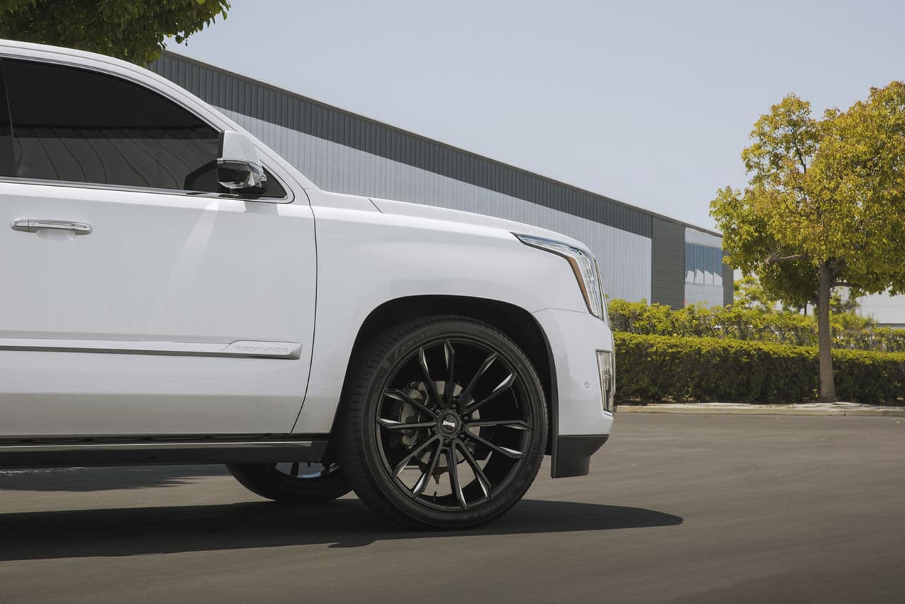 Detail view of 2018 Cadillac Escalade with wheels