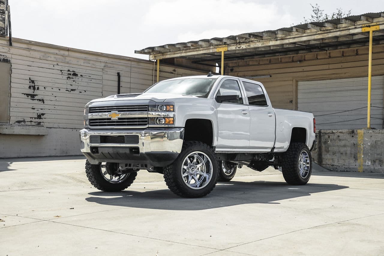 Front view of 2018 Chevrolet 2500HD with wheels