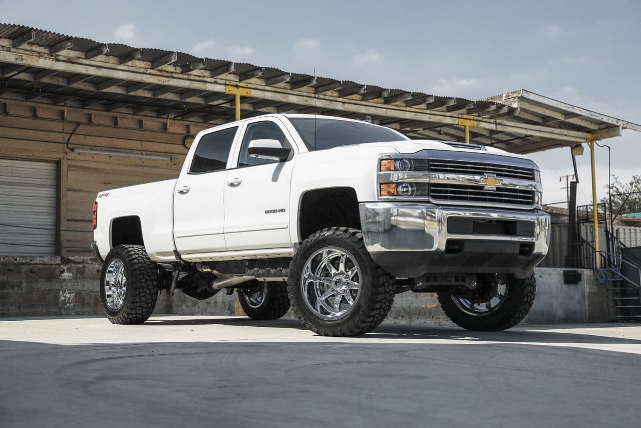 Rear view of 2018 Chevrolet 2500HD with wheels