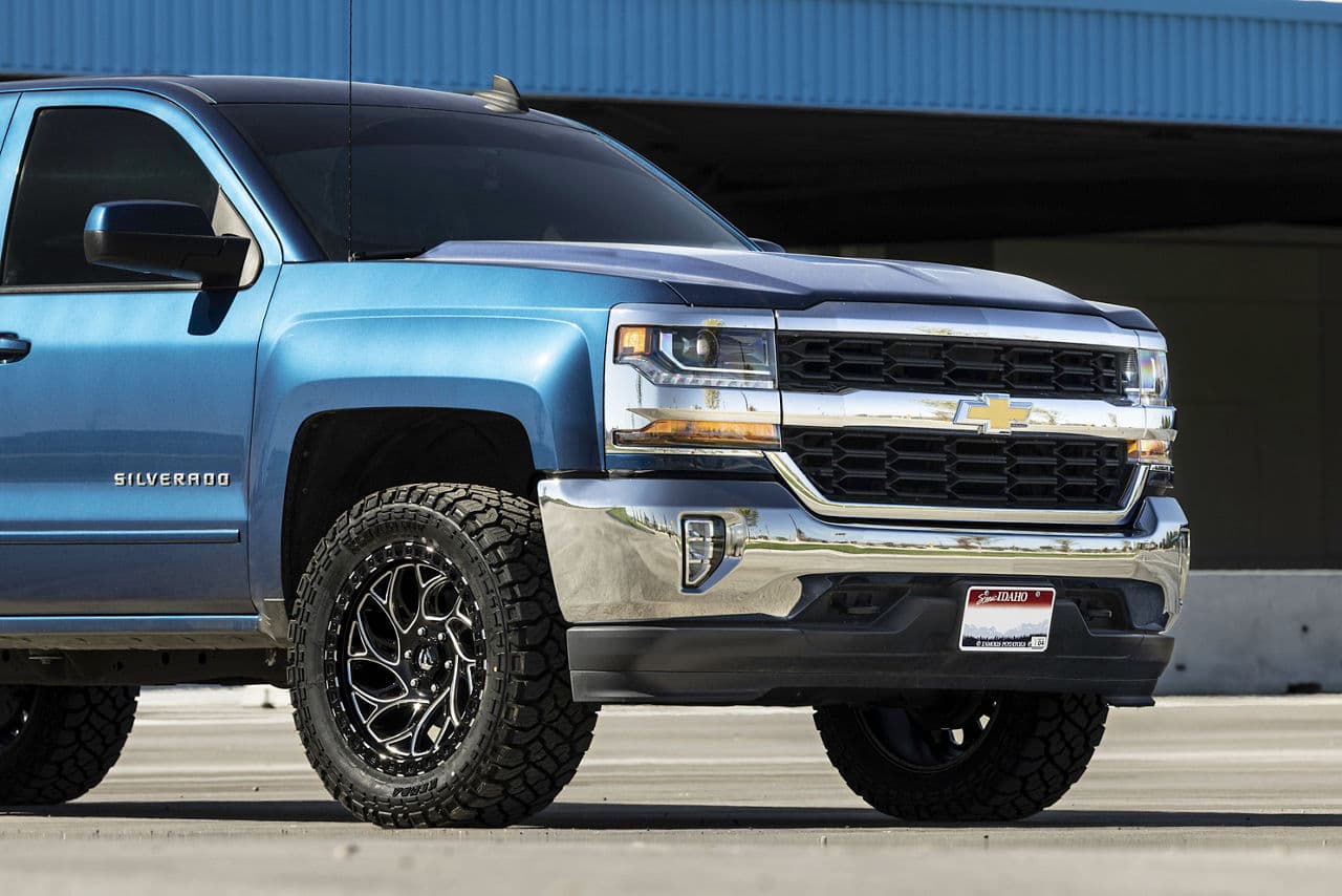 Interior of 2018 Chevrolet Silverado with truck suv wheels