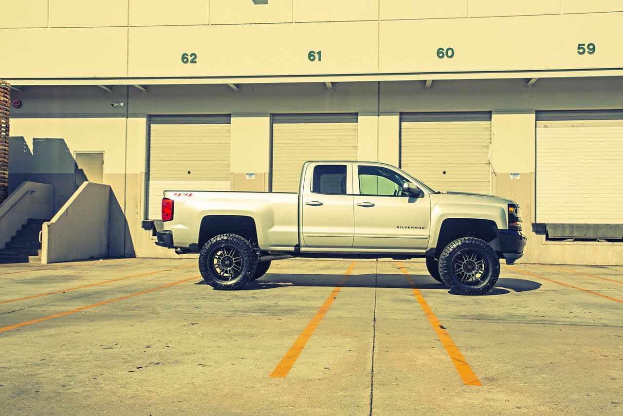 Side profile of 2018 Chevrolet Silverado with wheels