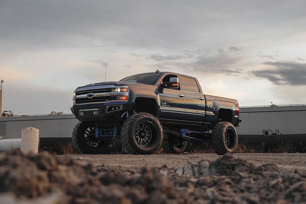 Side profile of 2018 Chevrolet Silverado with wheels