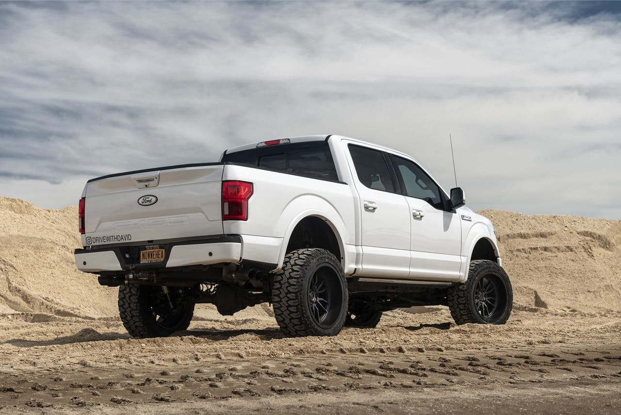 Side profile of 2018 Ford F150 Raptor with wheels