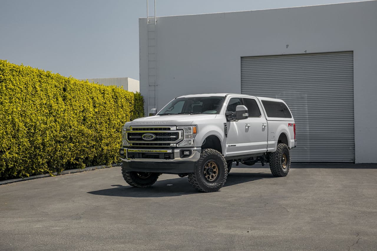 Front view of 2018 Ford F250 Lariat FX4 with wheels
