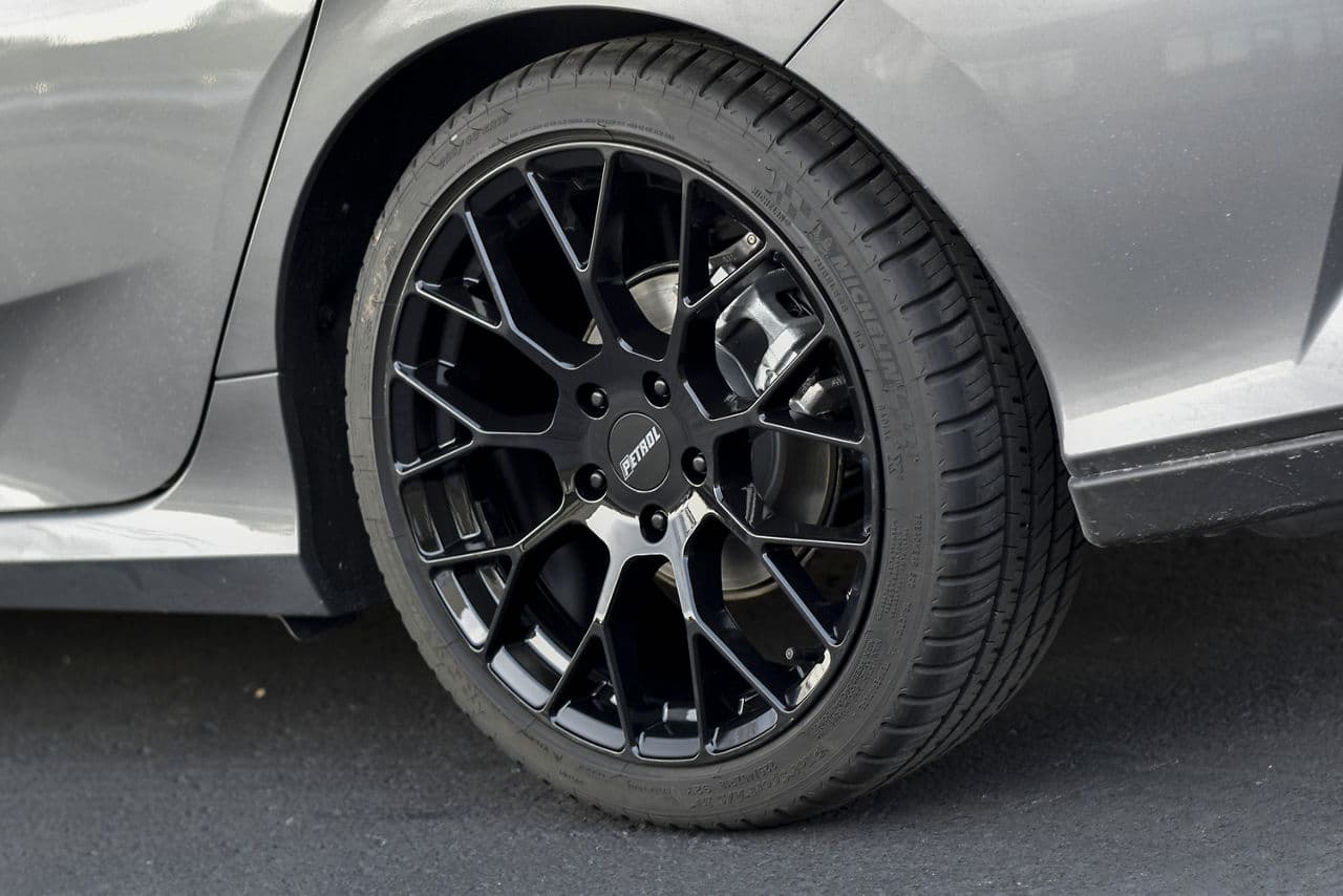 Rear view of 2018 Honda Civic with wheels