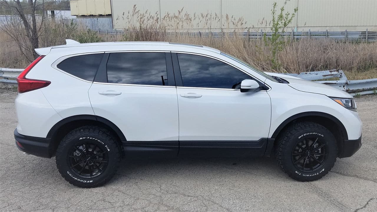 Side profile of 2018 Honda CRV with wheels