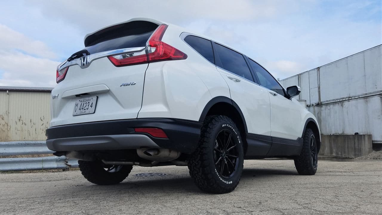 Detail view of 2018 Honda CRV with wheels