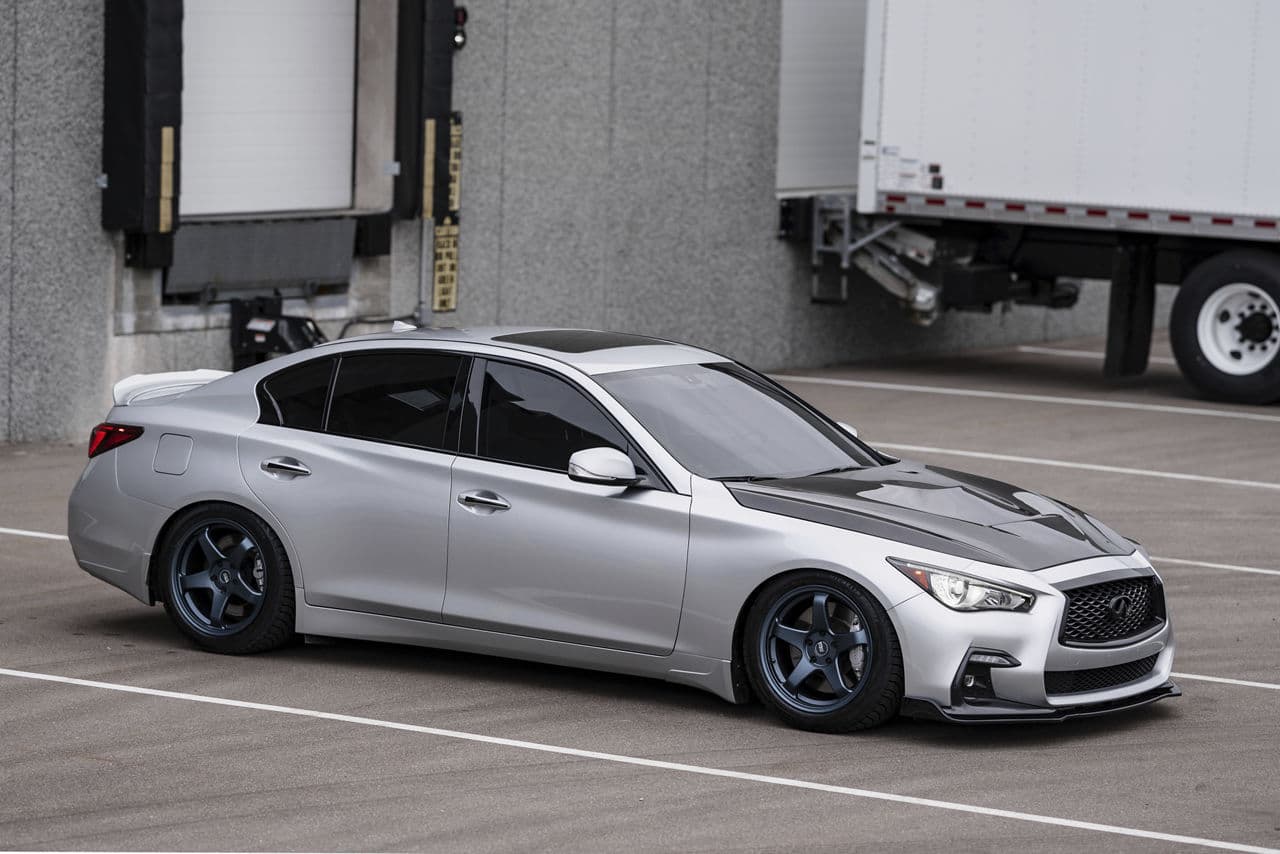 Side profile of 2018 Infiniti Q50S with wheels