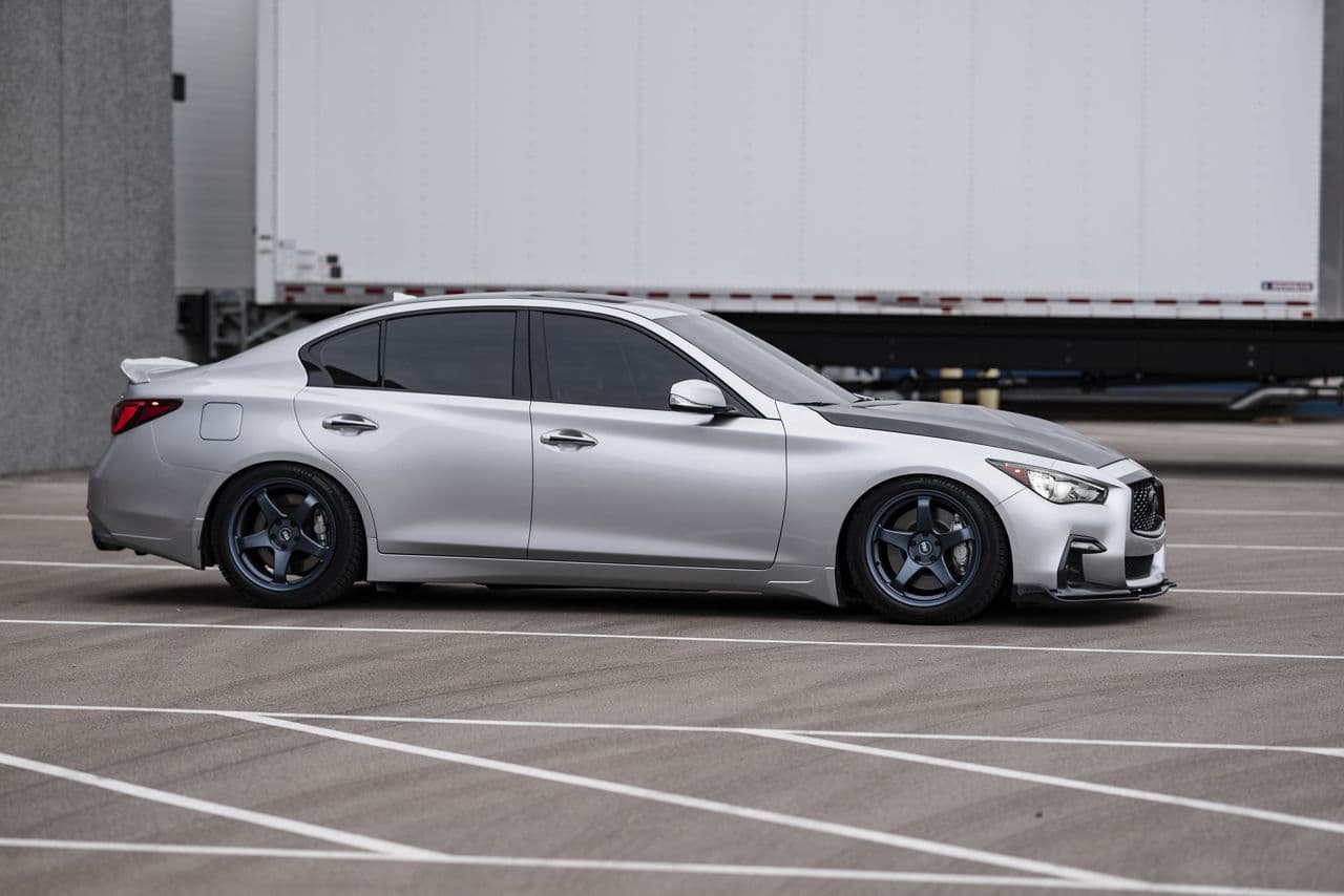 Rear view of 2018 Infiniti Q50S with wheels