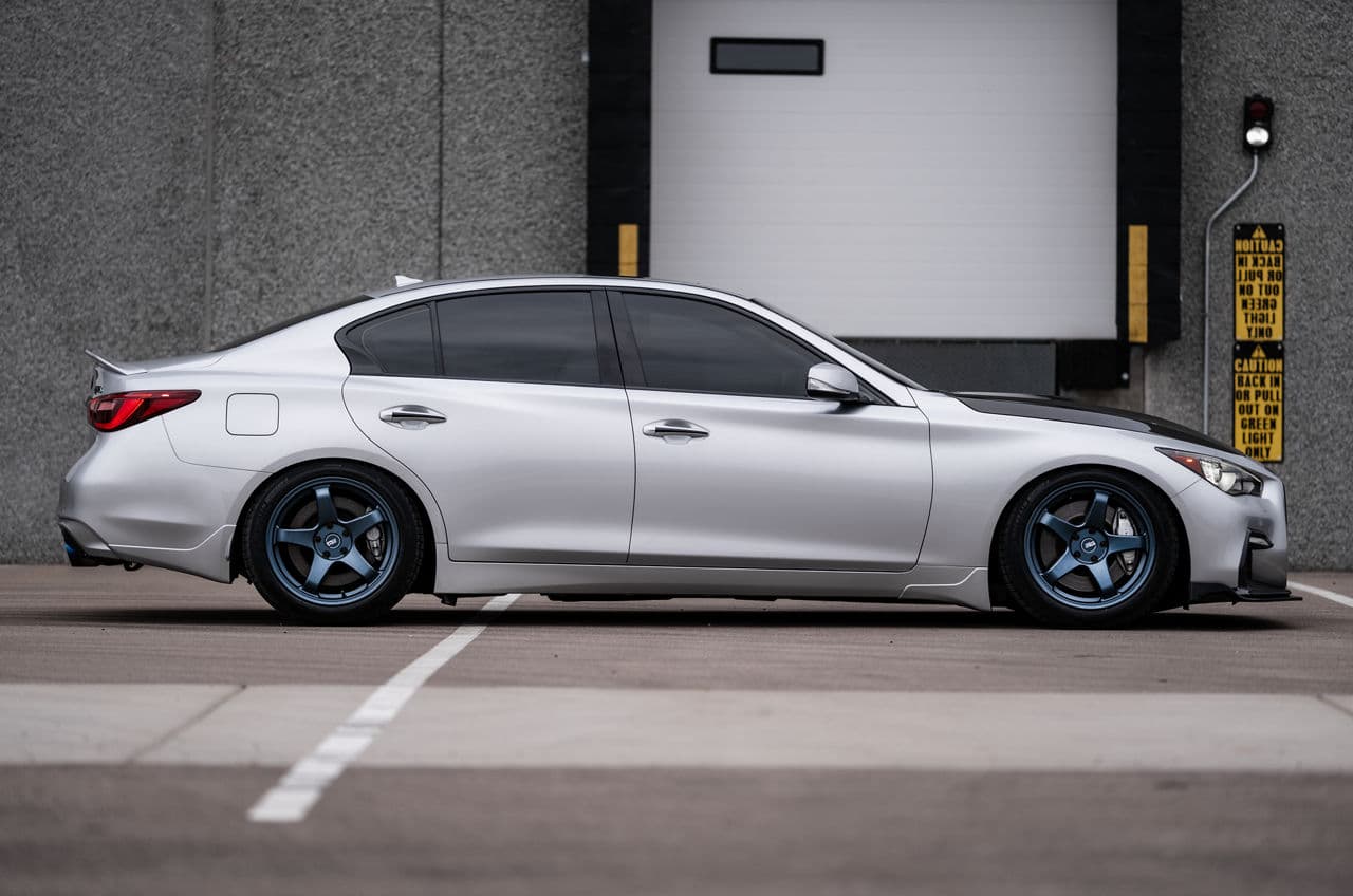 Interior of 2018 Infiniti Q50S with wheels