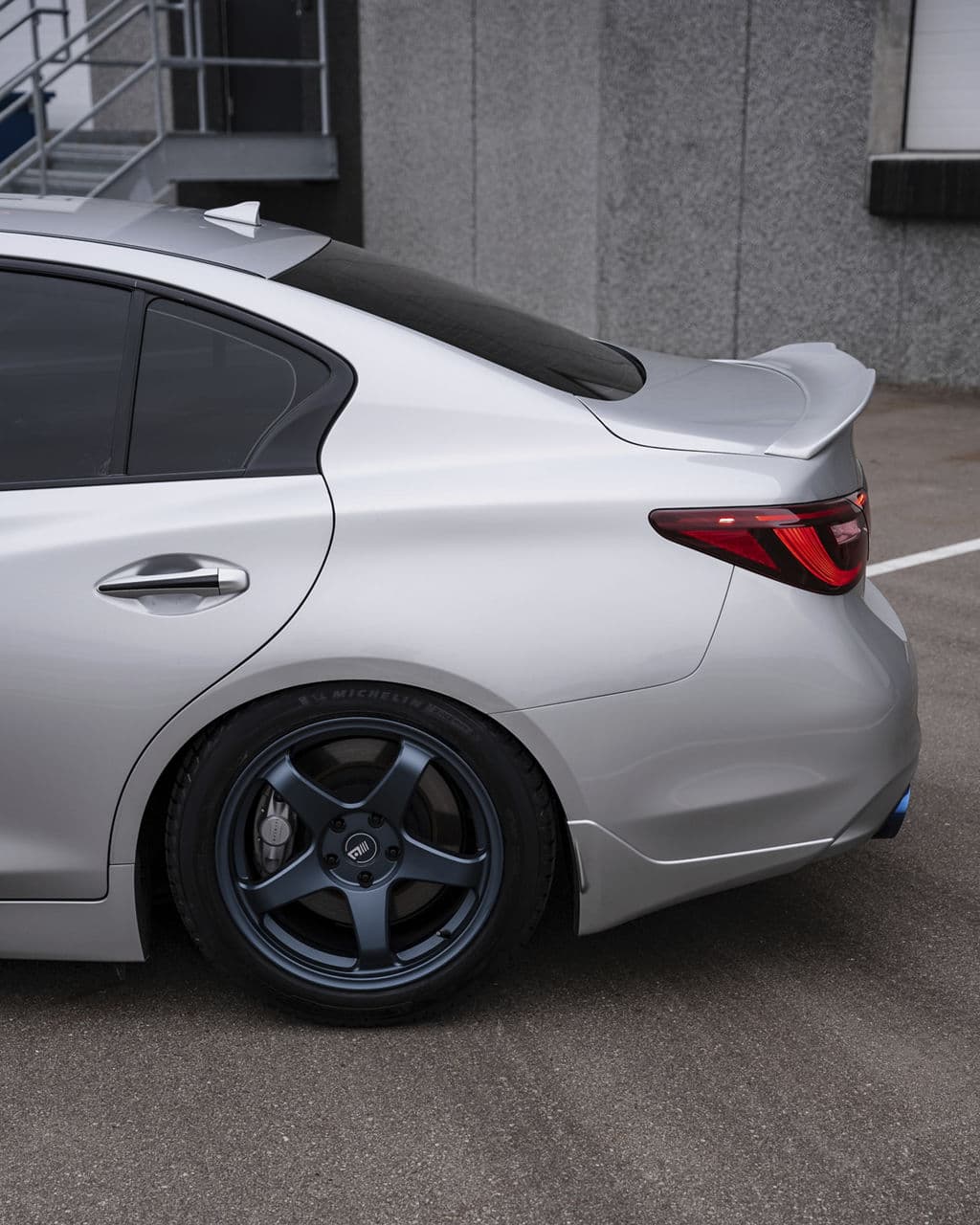 Detail view of 2018 Infiniti Q50S with wheels