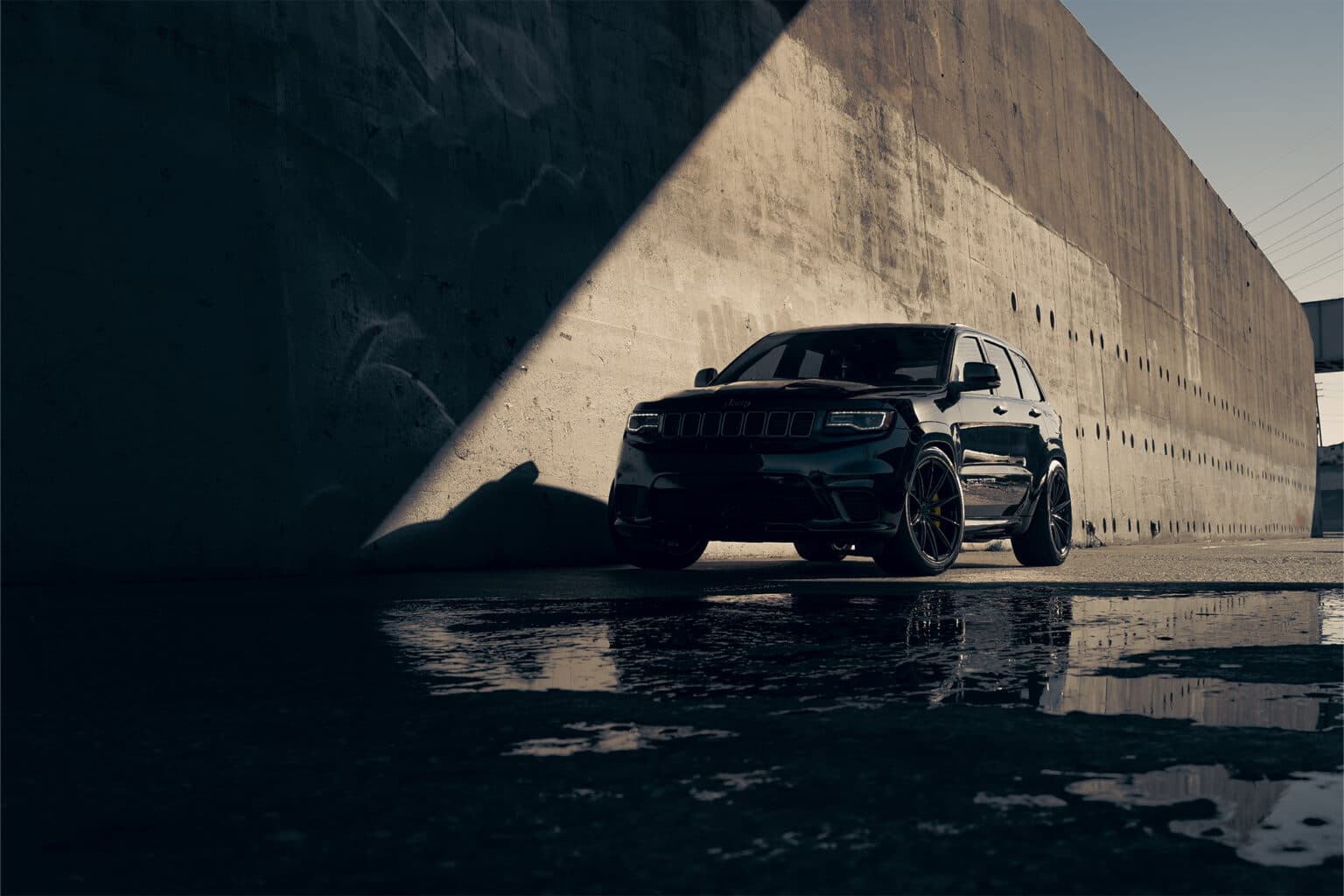 2018 Jeep Grand Cherokee Trackhawk — air ride suspension, front view