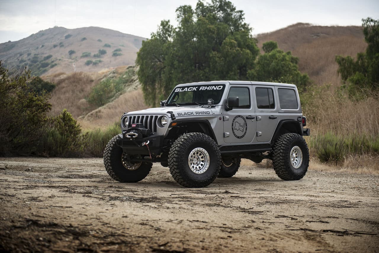Front view of 2018 Jeep Wrangler with wheels
