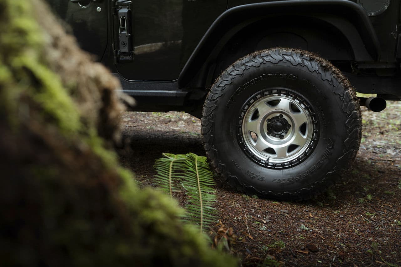 Side profile of 2018 Jeep Wrangler with wheels