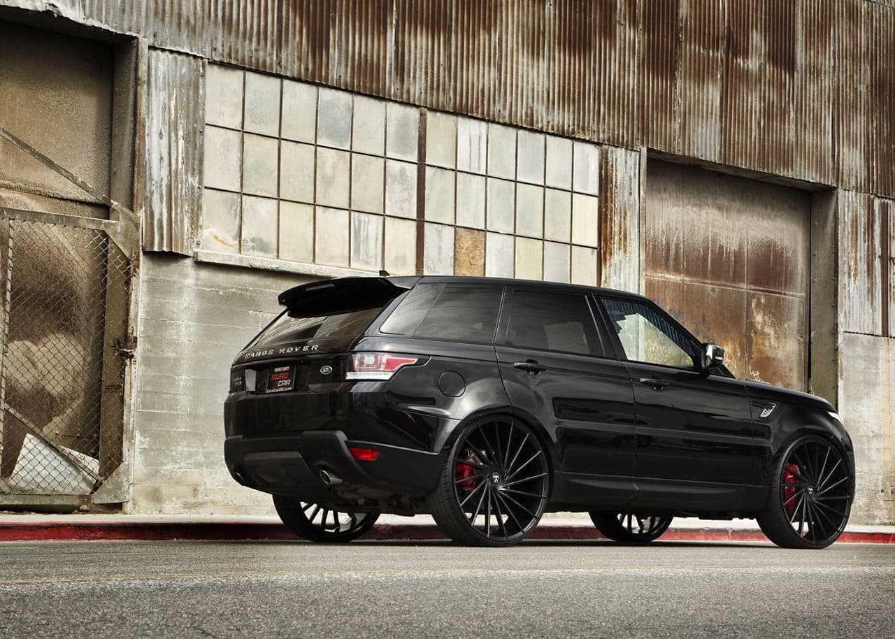 Front view of 2018 Land Rover Range Rover with wheels