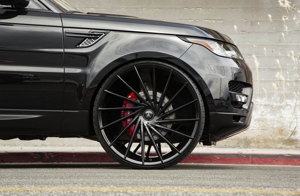 Interior of 2018 Land Rover Range Rover with wheels