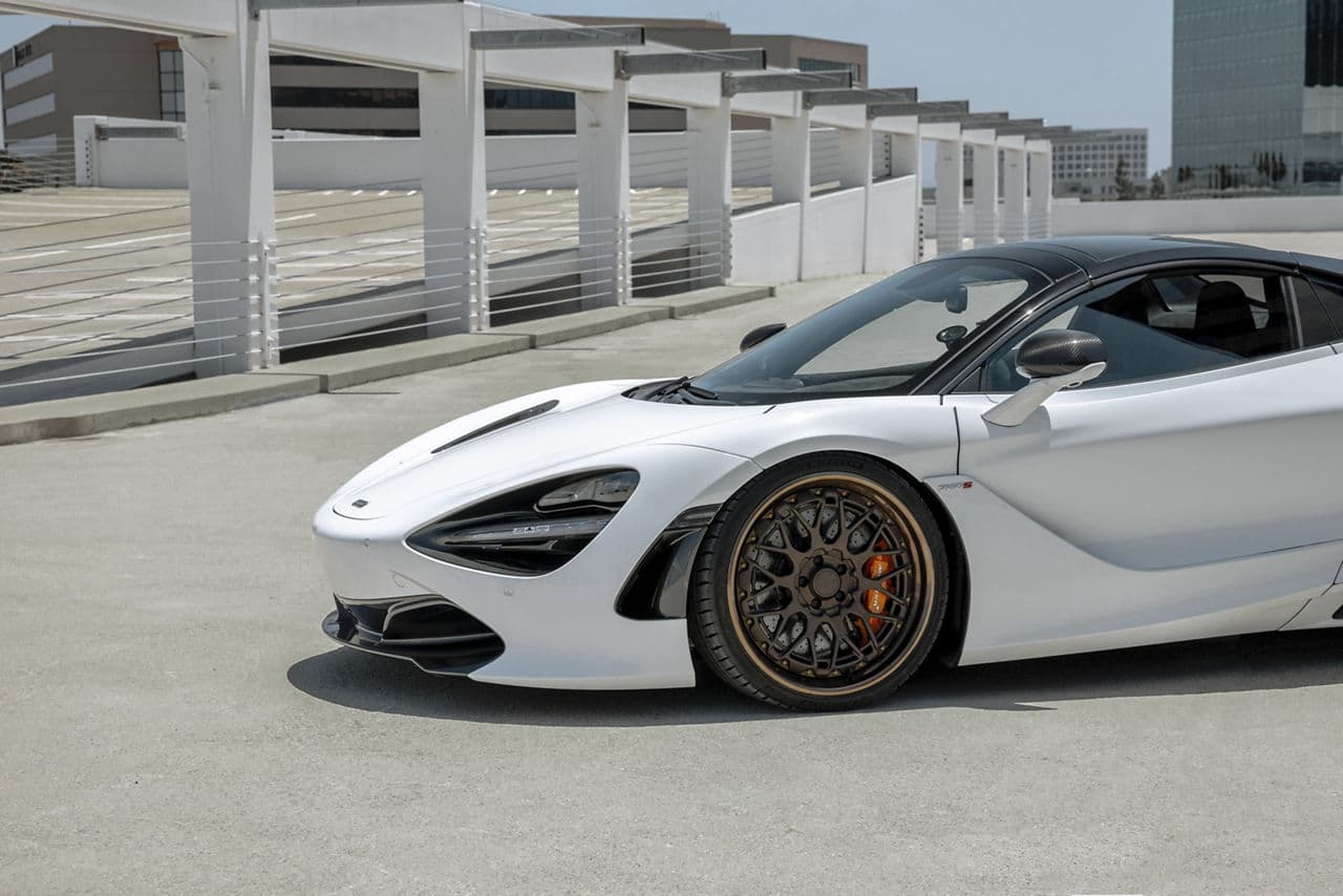 Side profile of 2018 McLaren 720S with wheels