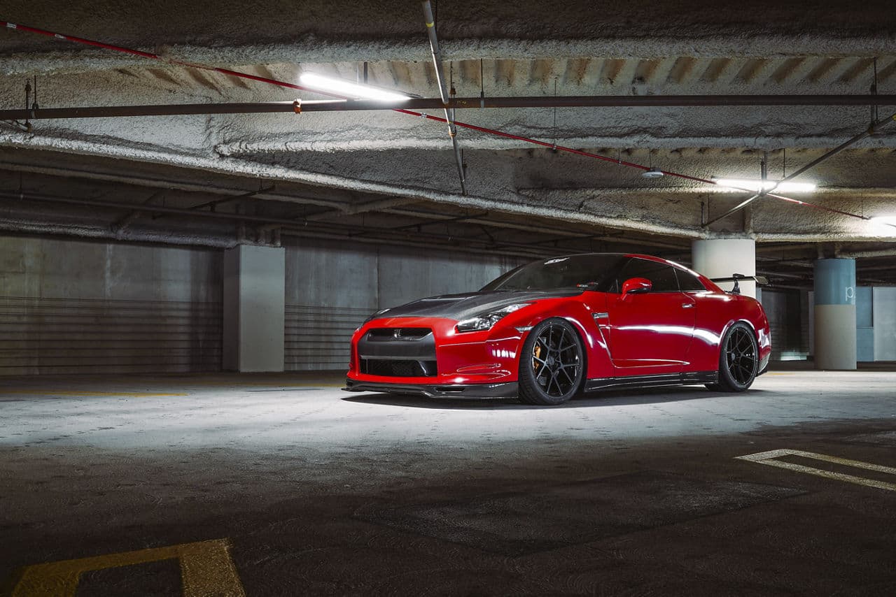 Side profile of 2018 Nissan GT-R with wheels
