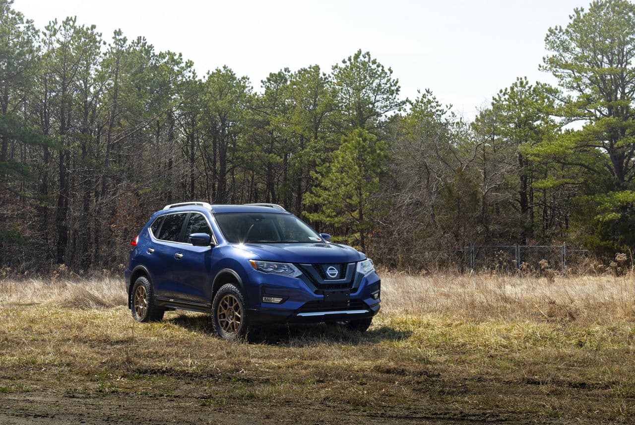 Side profile of 2018 Nissan Rogue with wheels