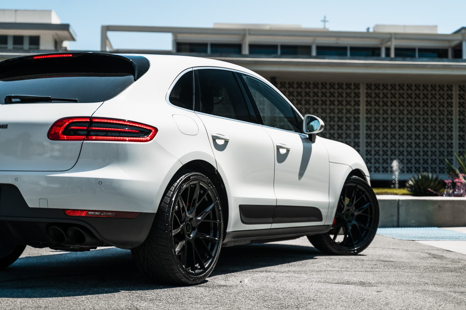 2018 Porsche Macan — wheels, rear view