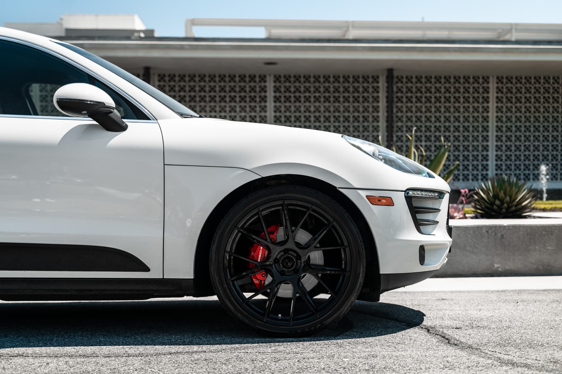 2018 Porsche Macan — wheels, interior