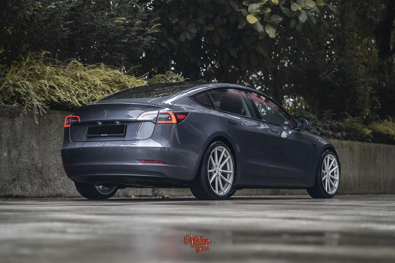 Side profile of 2018 Tesla Model 3 with wheels