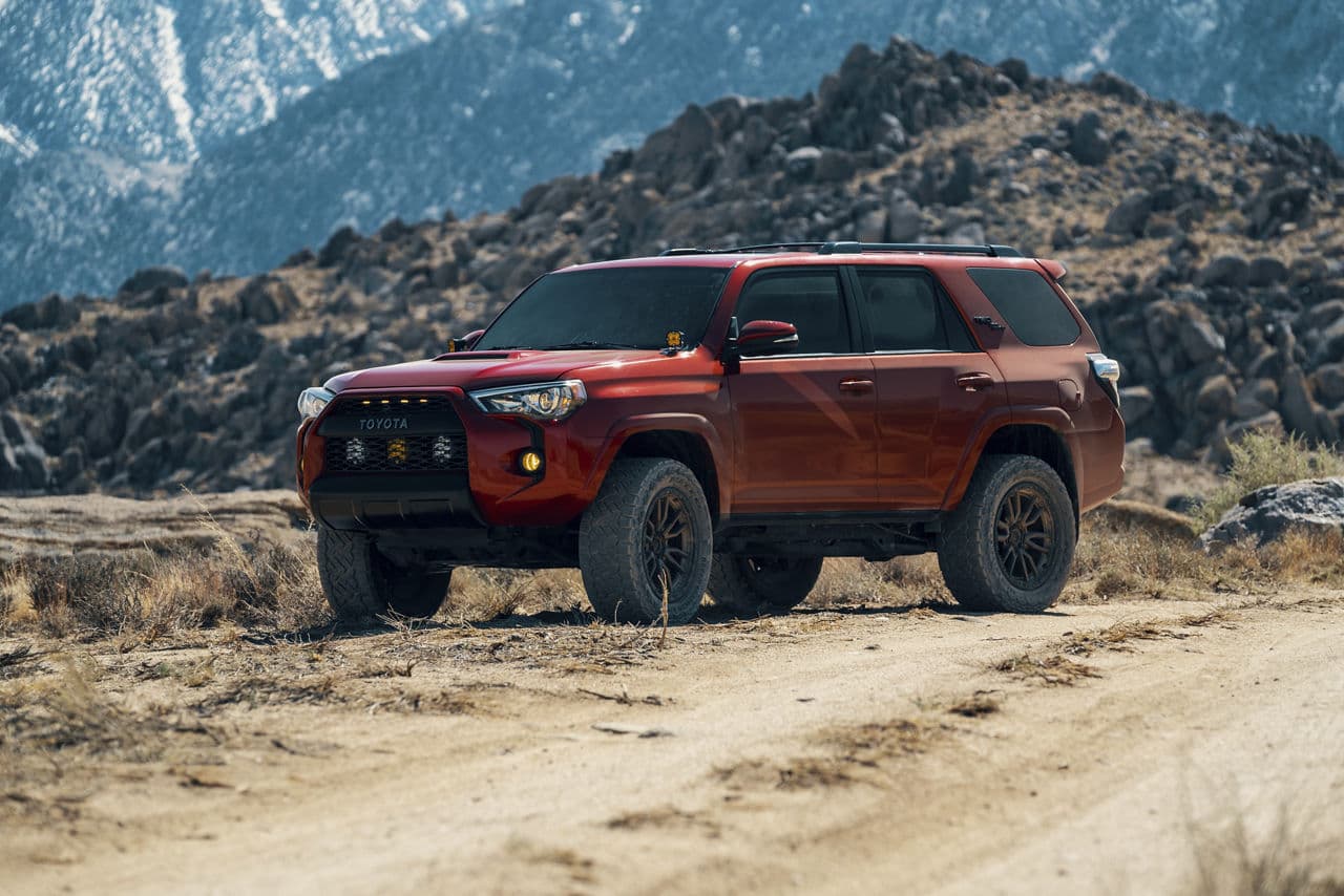 Front view of 2018 Toyota 4Runner with truck suv wheels