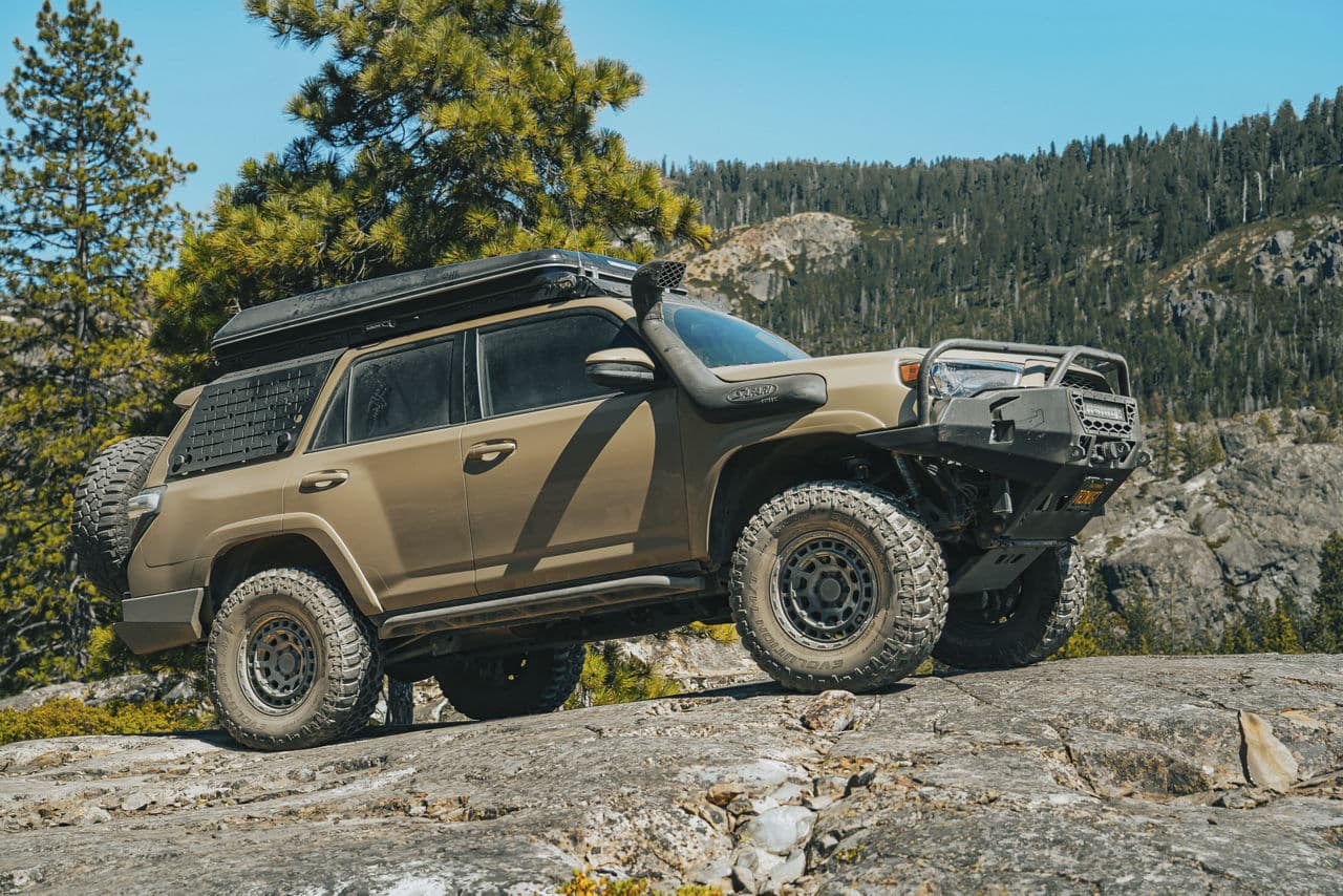 Front view of 2018 Toyota 4Runner with truck suv wheels