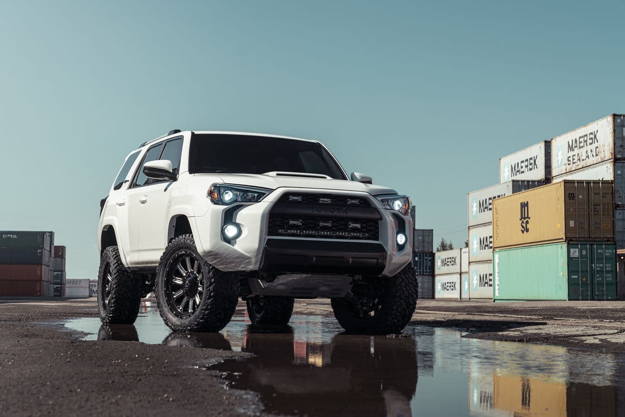 Side profile of 2018 Toyota 4Runner with wheels