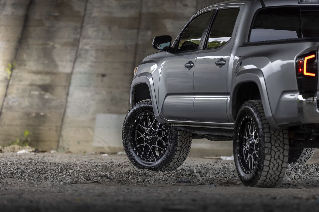 Side profile of 2018 Toyota Tacoma with wheels