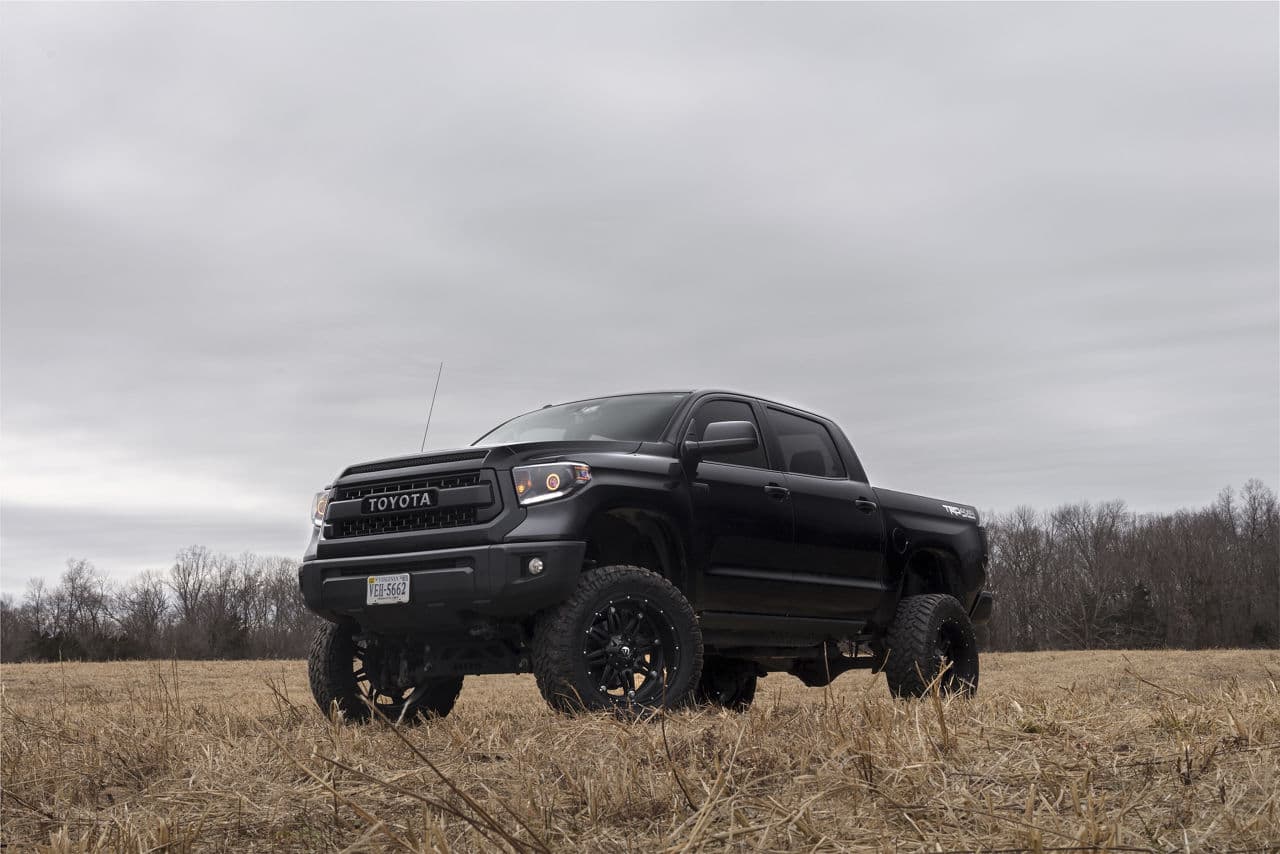 Front view of 2018 Toyota Tundra with wheels