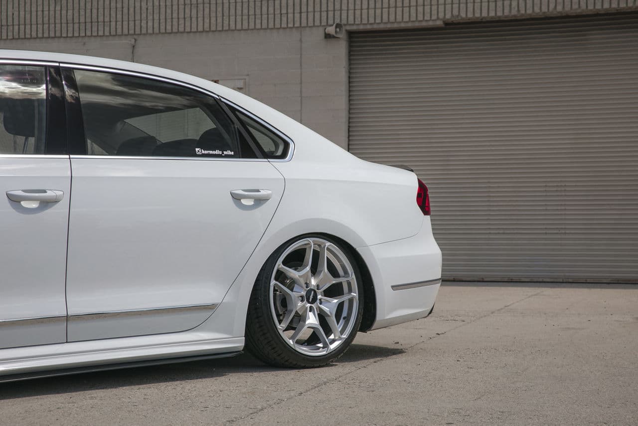 Detail view of 2018 Volkswagen Passat with wheels