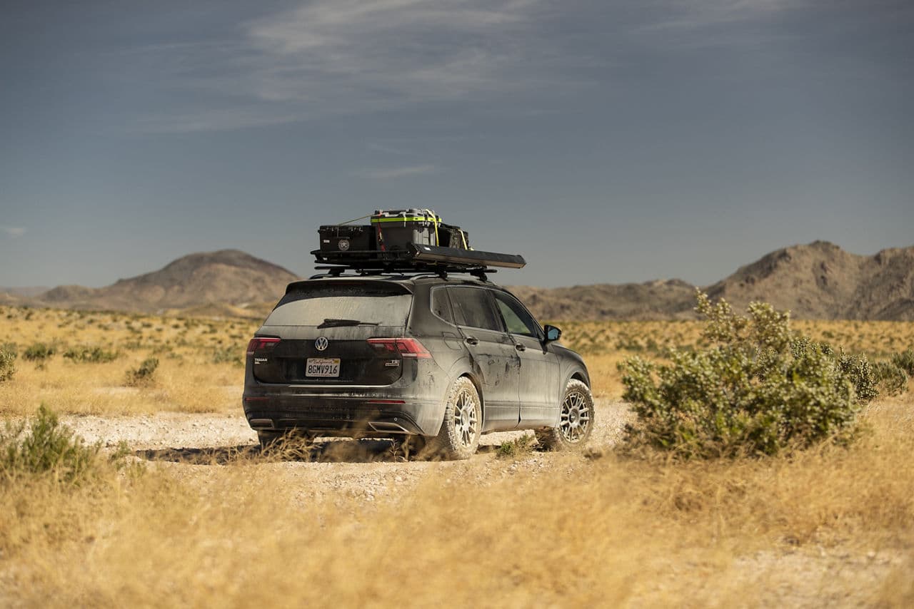 Rear view of 2018 Volkswagen Tiguan with wheels