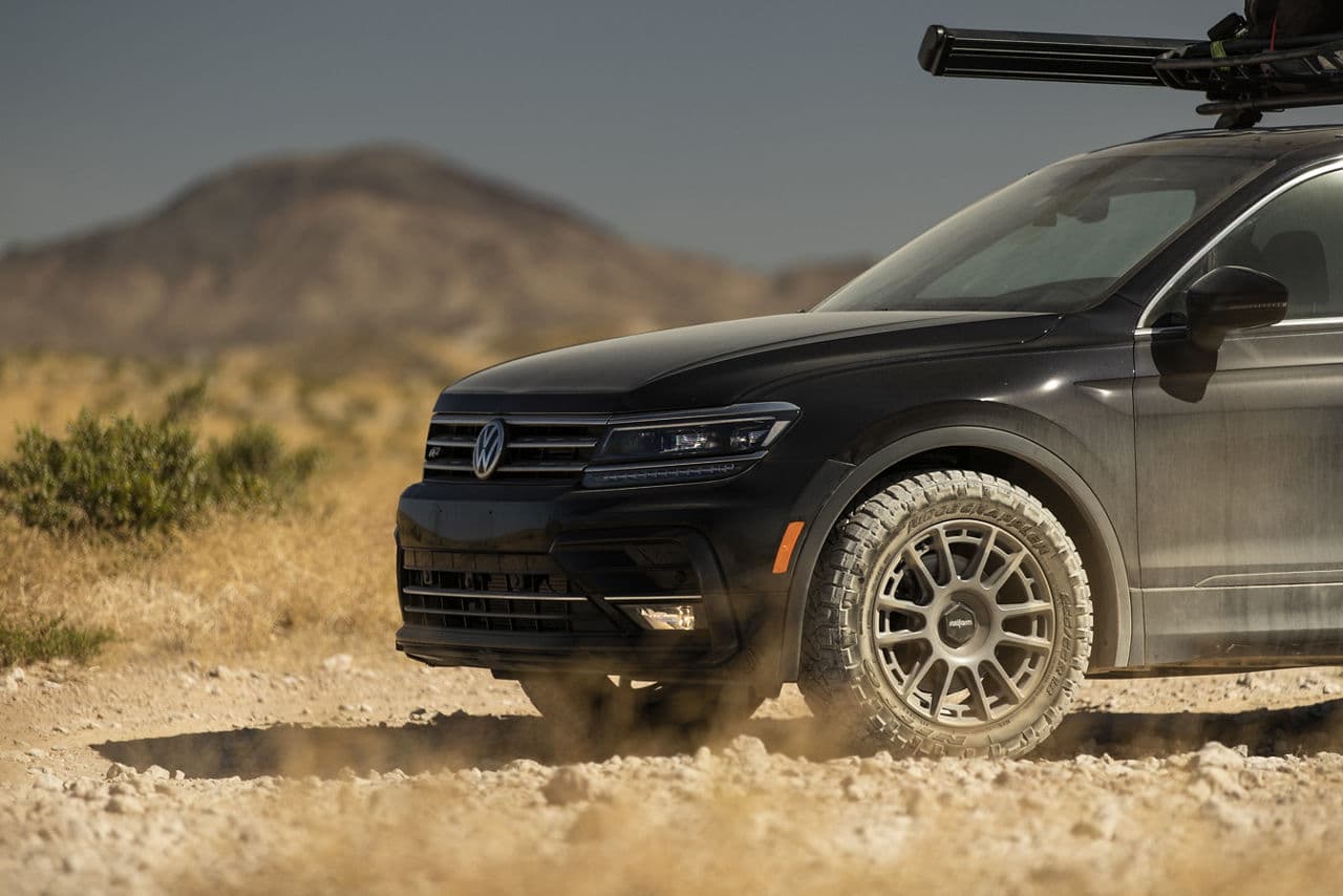 Detail view of 2018 Volkswagen Tiguan with wheels