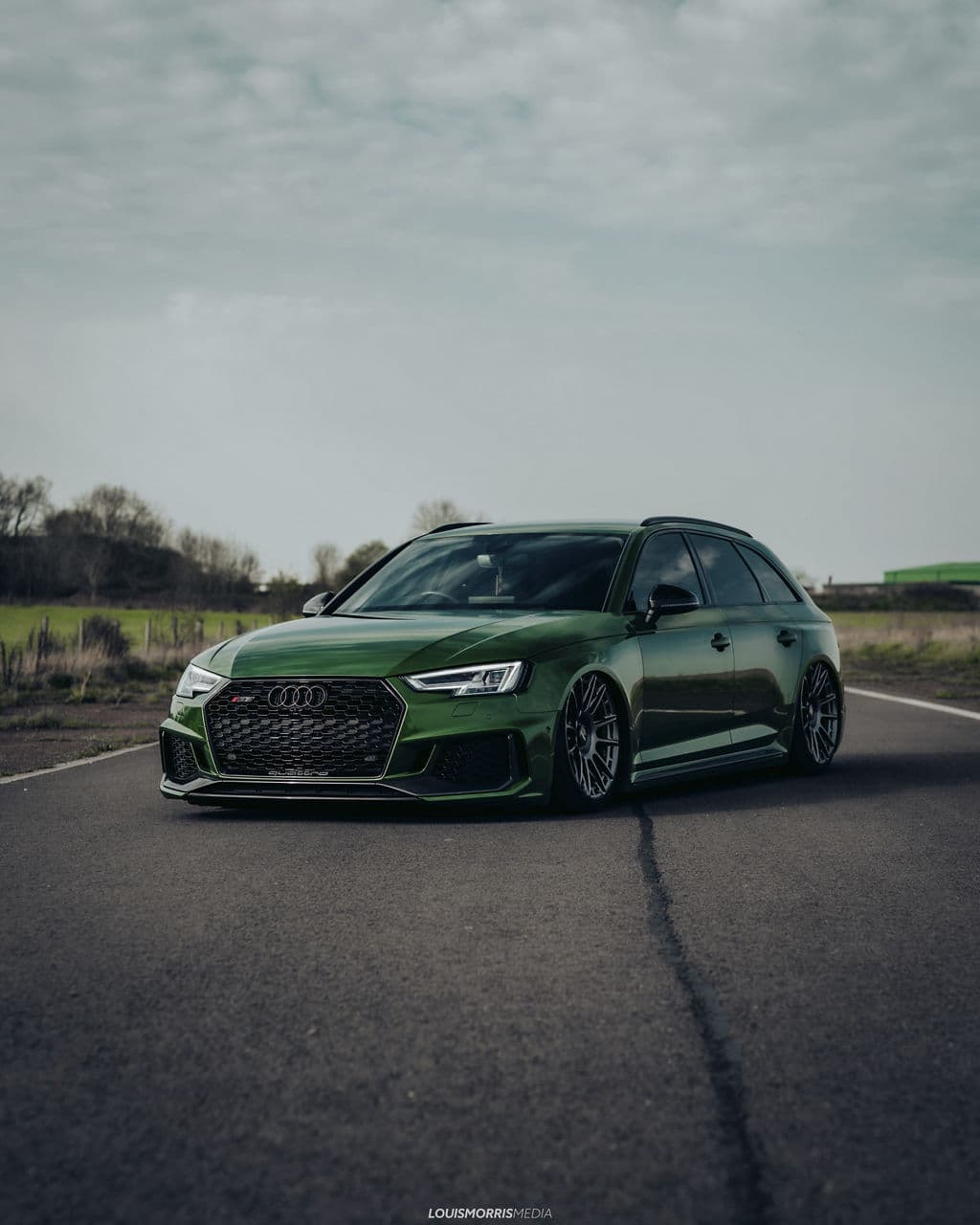 Front view of 2019 Audi RS4 with wheels