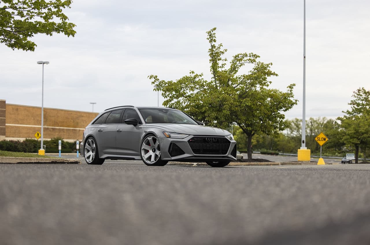 Front view of 2019 Audi RS6 with wheels
