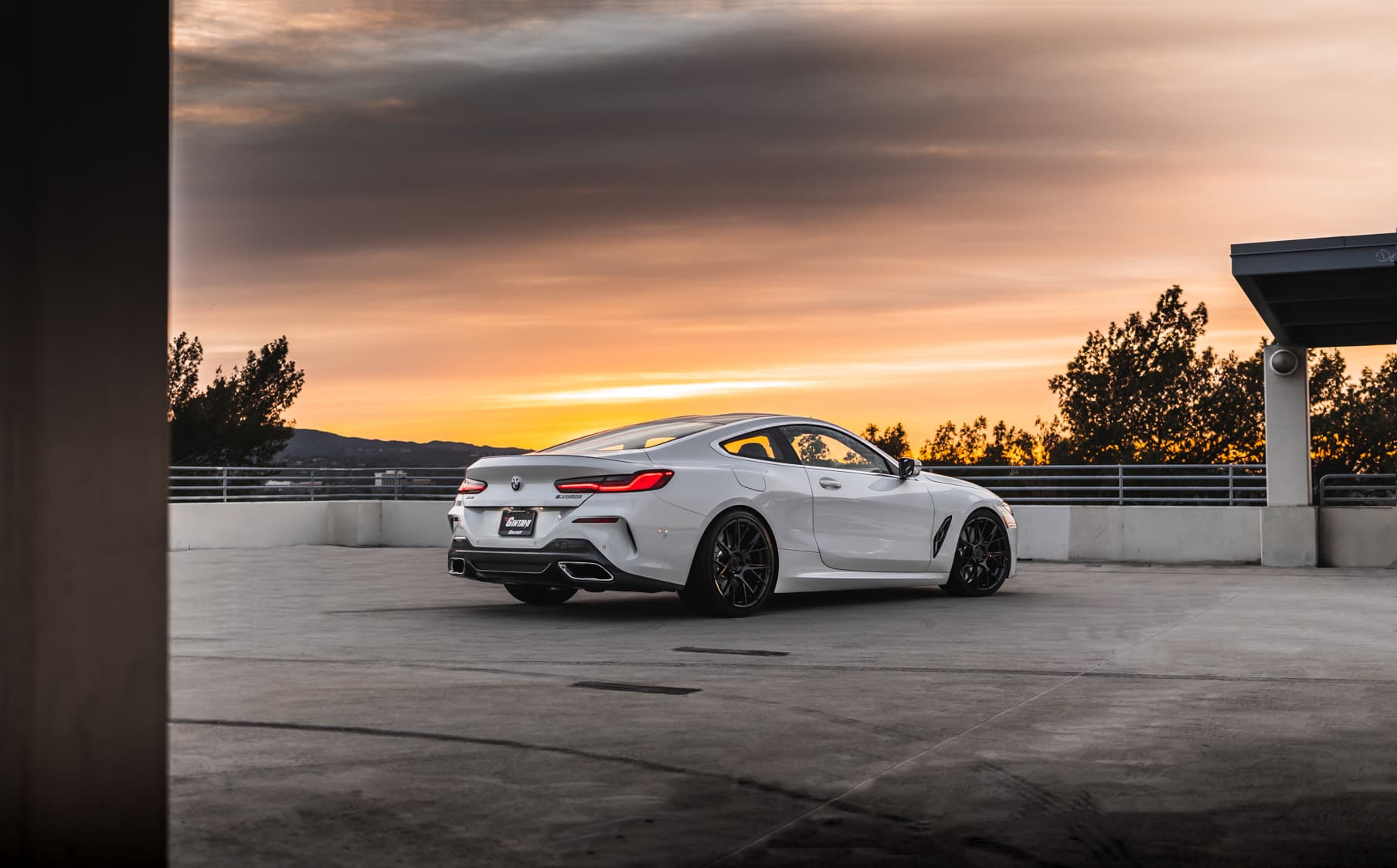 2019 BMW M850i — wheels, interior
