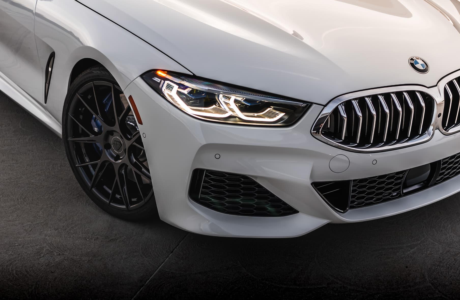 2019 BMW M850i — wheels, detail view