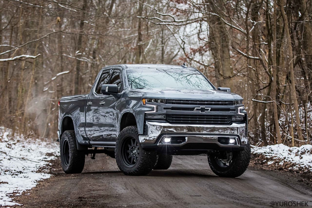 Front view of 2019 Chevrolet Silverado with wheels