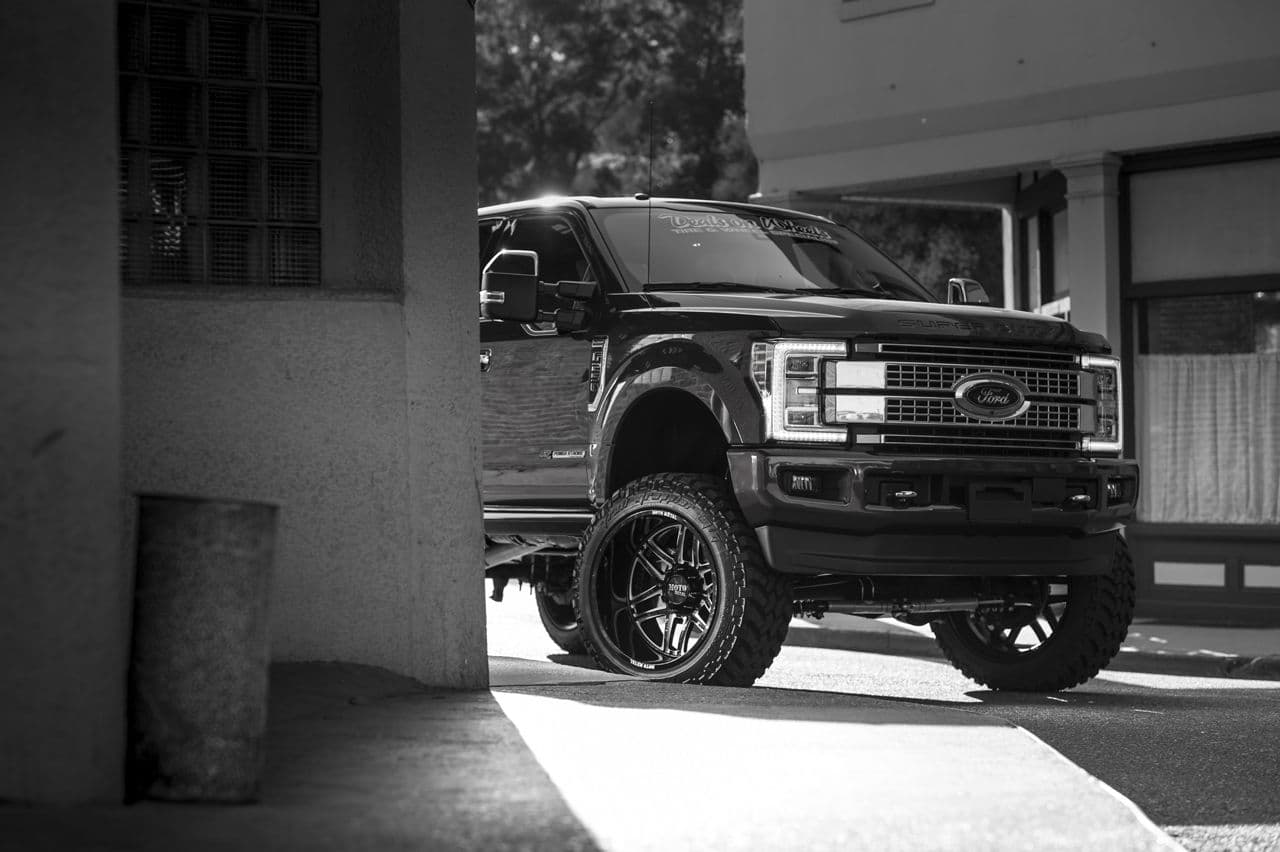 Front view of 2019 Ford F250 with truck suv wheels