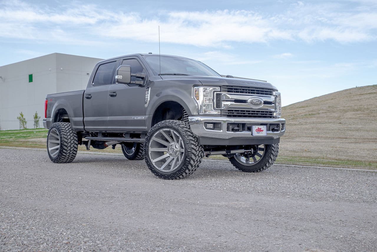 Front view of 2019 Ford F250 XLT with truck suv wheels